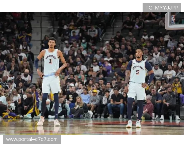 马刺替补席发力科内特斩获15分6篮板稳定火力助球队抗衡对手 马刺替补席发力科内特斩获15分6篮板稳定火力助球队抗衡对手